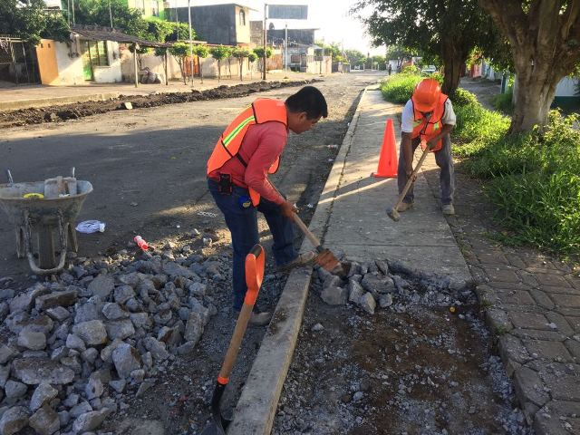 DEMOLICIÓN A MANO DE BANQUETAS